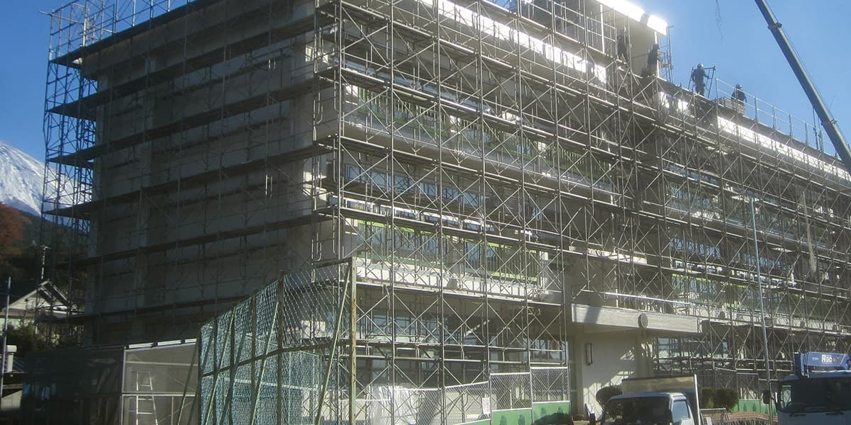 富士宮外壁塗装の有限会社和光美装のマンション・施設の作業風景