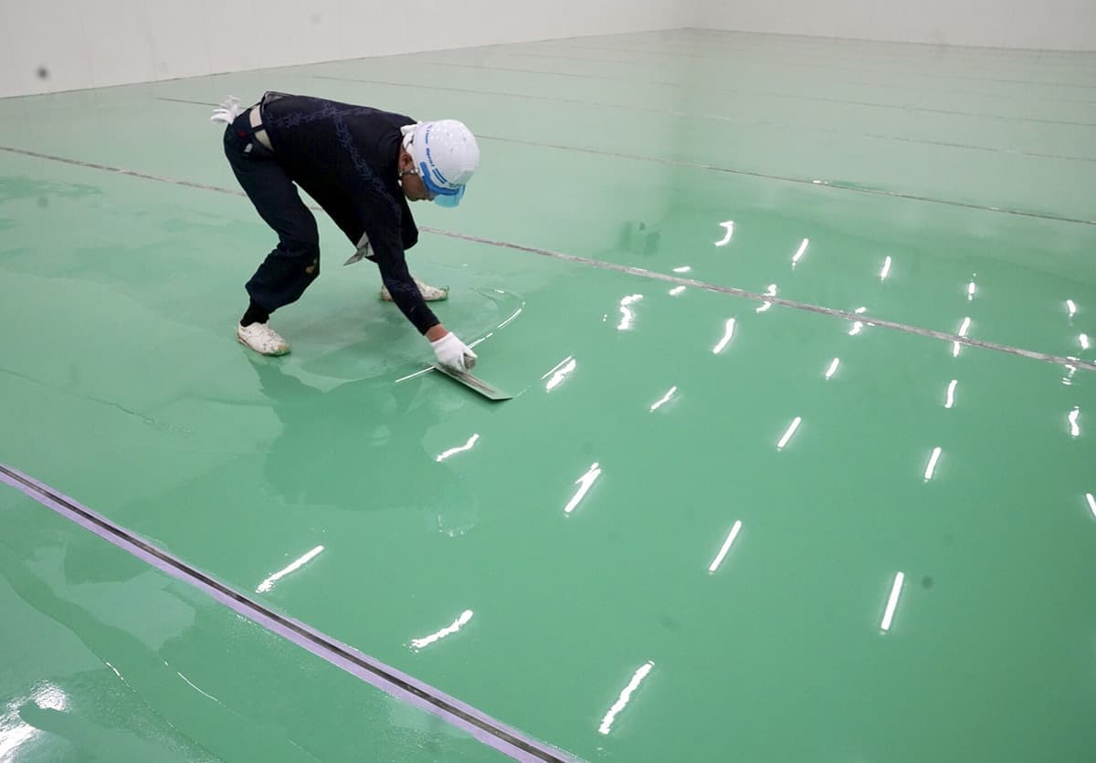 富士宮の和光美装による工場改修工事の床面塗装にイメージ画像２