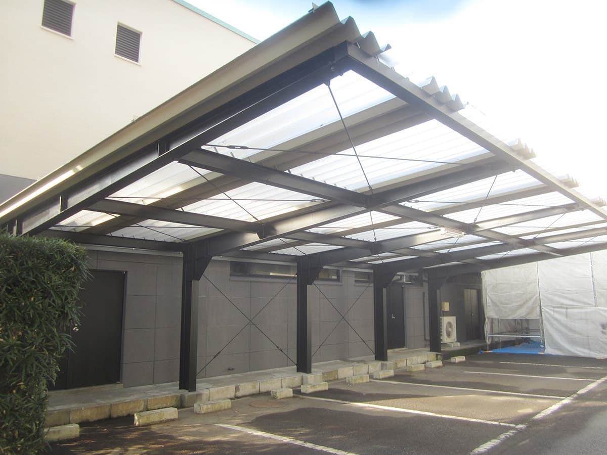 富士宮の和光美装による病院・介護施設・教育施設の改修工事の施設カーポート塗装のイメージ画像