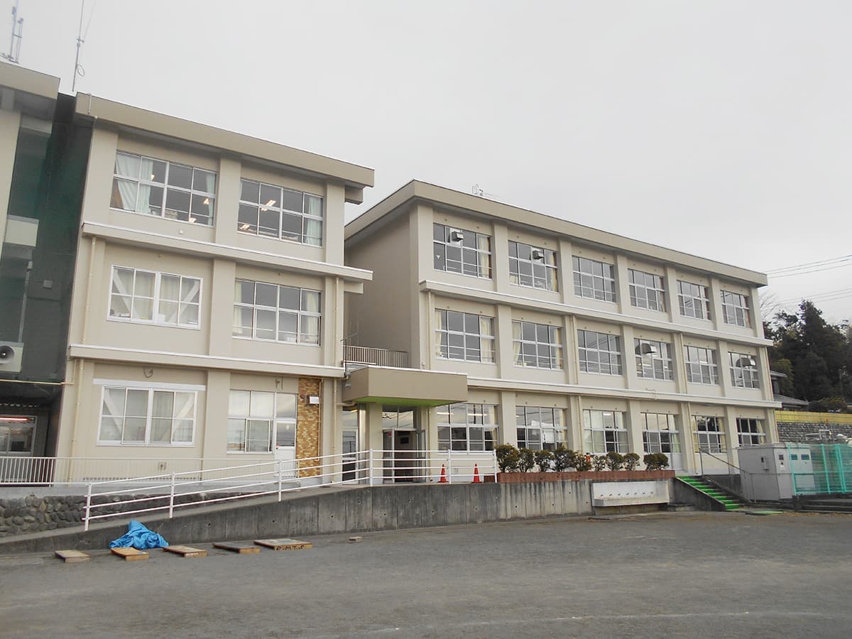 富士宮の和光美装による病院・介護施設・教育施設の改修工事の施工後の学校のイメージ画像