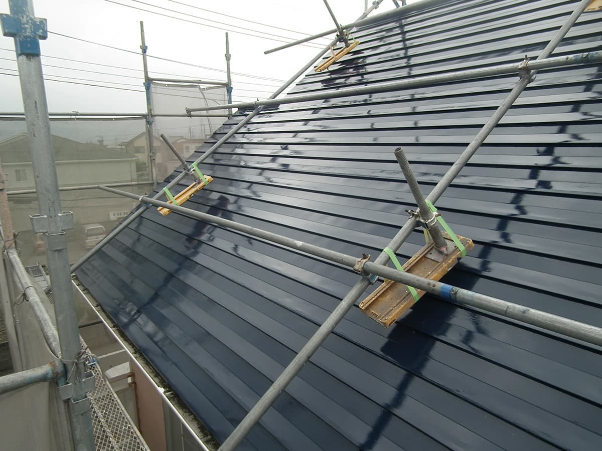富士宮の和光美装による住宅リフォーム工事のスチール屋根塗装のイメージ画像