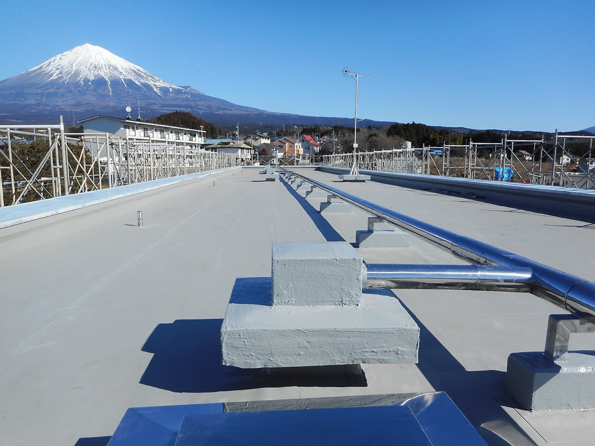 富士宮の屋上の防水工事、屋上の修繕工事の和光美装の塩ビシート防水のイメージ画像